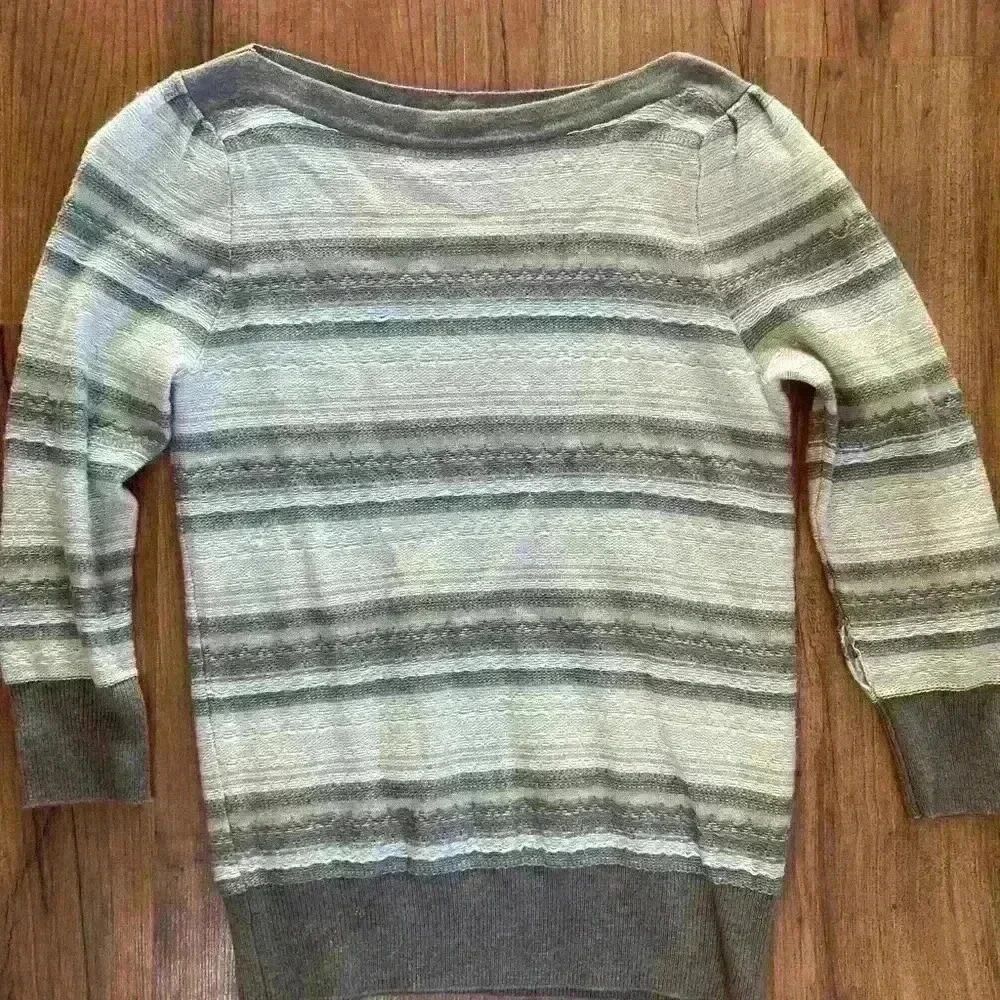 Women’s XS The Limited pullover sweater